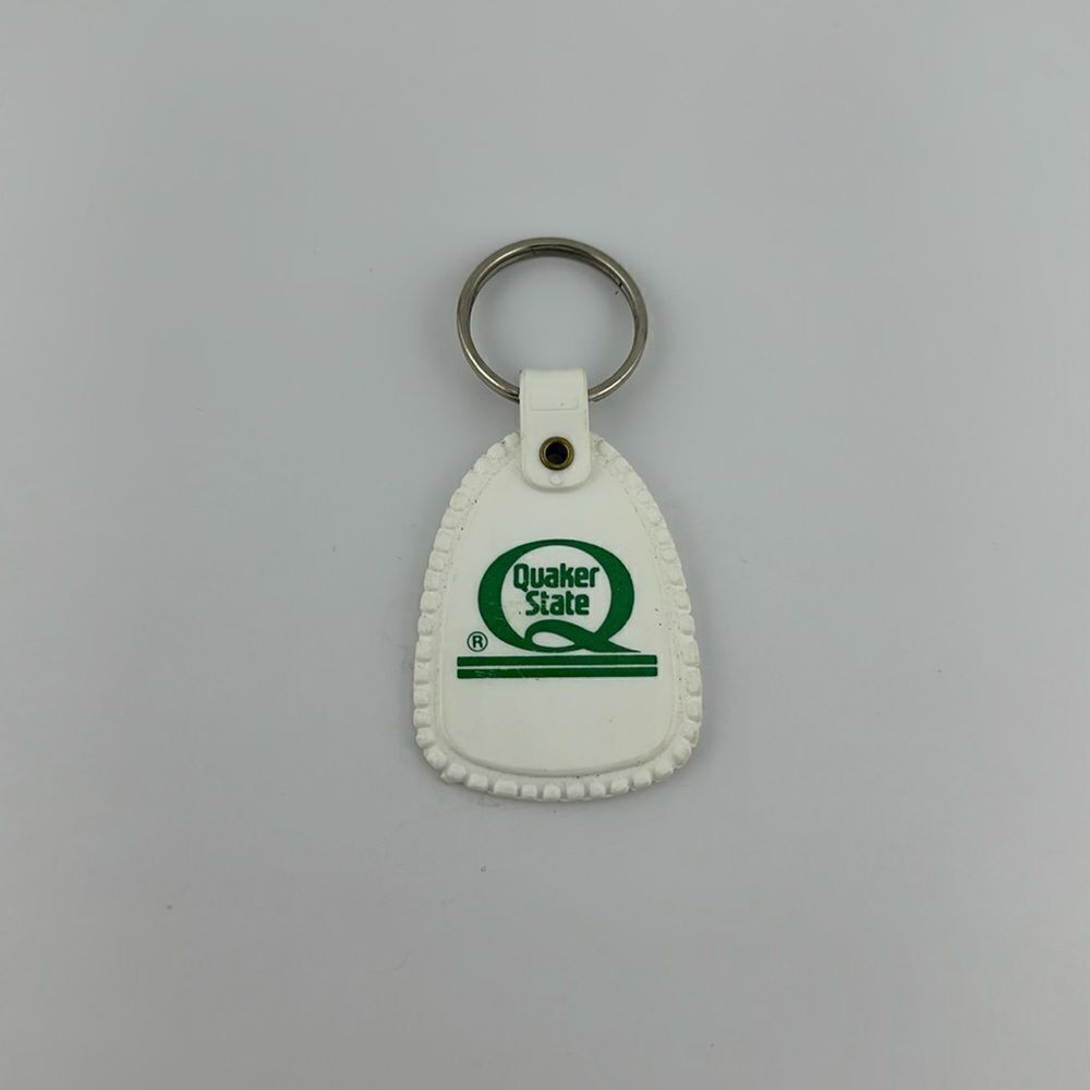 QUAKER STATE KEYCHAIN KEYRING FOB ADVERTISING MOTOR OIL CAR TRUCK RACING
